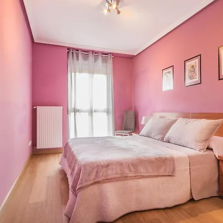 Lovely In Aviles With Kitchen Daire